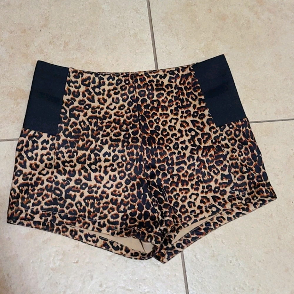 💜 Leopard print shorts